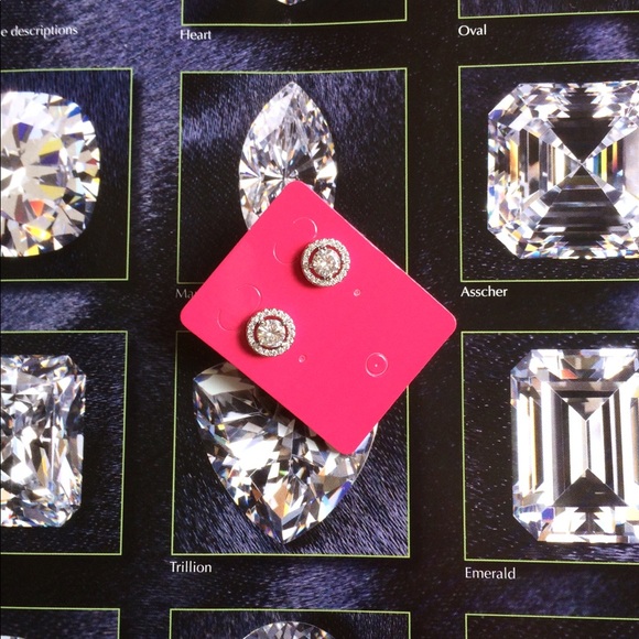 Meghan Markle Wedding Style Earrings. - Picture 3 of 6